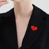 Broche de amor vermelho de alta qualidade para mulheres, pino de temperamento requintado, corsage de personalidade simples, fivela anti-exposição, acessórios para terno