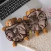 Acessórios de cabelo de urso de pelúcia xadrez estilo coreano, um acessório de cabelo fofo e versátil para meninas, perfeito para estilizar cabelos curtos, e um elástico de cabelo moderno para lavar o rosto
