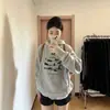 Nova coleção de outono: moletom com capuz e estampa de nota musical e gato para mulheres, com um visual sofisticado e estiloso, jaqueta cinza oversized