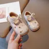 Zapatos para niña pequeña, nuevos zapatos de cuero bordados para primavera y otoño, zapatos de princesa estilo pastoral, zapatos individuales para niñas con suela blanda y lazo