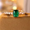 Anillo cuadrado de cuatro garras de diseño nuevo transfronterizo, simple, nicho, lujo ligero, elegante, anillo versátil, entrega de una sola pieza