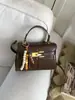 Diseño Compacto y Exquisito, Bolso Kelly con un Toque de Lujo Ligero y Alta Calidad, Bolso Cruzado para el Trabajo y el Uso Diario, Bolso de Mano Versátil y Elegante