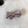 Elegante Pinza de Plátano con Lazo Brillante de Satén para una Cola de Caballo Alta Desenfadada, Accesorio Versátil para Peinados Semirecogidos