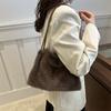 Bolso de felpa de estilo coreano para otoño e invierno, nuevo bolso de mano esponjoso para mujer, bolso de hombro esponjoso de gran capacidad, bolso de mano para la axila.