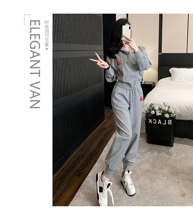 跨境淘货源2023秋季新款街头潮流减龄小个子爆款欧货网红款运动套装休闲运动气质休闲时尚流行新款秋装秋装女装时尚套装套装女装秋季套装女套装女女士运动服女装两件套套装卫衣套装休闲套装秋季套装女装时尚套装盐系休闲套装女装2023百搭设计感小众洋气欧货阿里国际站跨境采购Cross-border, shopping source, foreign trade, export, 2023 fall, new, street trend, explosive, European goods, network red, sportswear, leisure sports, temperament leisure, fashion popular, new autumn wear, autumn women's wear, fashion suit, women's wear, women's wear, women's wear, women's sportswear, women's two-piece, hoodie suit, casual suit, autumn suit, women's wear, Fashion suit salt department, casual suit women's dress, Ali International Station, cross-border procurement