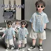 Conjunto de Verano para Niños: Conjunto de Camisa Azul con Estampado de Hojas de Bambú y Pantalones Cortos Blancos, Nuevo Estilo de Verano 2026 Conjunto de Dos Piezas Estilo Chino Hanfu