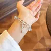 Pulsera de Cristal Blanco Imitación Transparente Hielo de Lujo Ligero de 10 mm con Lazo Microincrustado para Mujer Pulsera Fresca Elegante de Verano