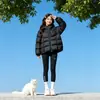 Chaqueta de Algodón Holgada y Cálida con Capucha para Parejas Mujer 2026 Invierno Corta Tallas Grandes Protectora Gruesa para el Frío al Aire Libre