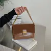 Bolsa de Corrente Retrô Transfronteiriça Feminina Outono/Inverno 2026 Nova Bolsa de Ombro Único Fosca de Alta Qualidade Bolsa Transversal de Nicho para o Dia a Dia