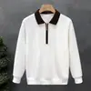 Camisa POLO con Media Cremallera Bloque de Color Otoño/Invierno 2026 Nueva Textura de Raya Vertical Moda Masculina Estilo Coreano Sudadera con Capucha y Cuello