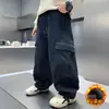 Pantalones Gruesos Forrados de Polar para Niños Otoño e Invierno 2025 Nuevo Estilo Polar Integrado Pantalones Cargo de Invierno para Estudiantes de Secundaria Niños Moda
