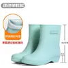 Nuevas botas de lluvia de media pantorrilla para mujer, impermeables y resistentes al desgaste, adecuadas para todas las estaciones, cálidas y forradas de polar, botas de lluvia de suela plana, zapatos de cocina, zapatos de goma