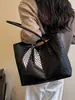Bolso de Hombro Único para Mujer Yuezhi 2026 Verano, Nuevo, para el Trabajo y el Trayecto Diario, Bolso de Axila Tejido de Gran Capacidad