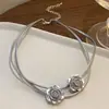 Collar de Flor de Cuero para Mujer 2024 Nuevo Popular Cadena para Clavícula Lujo Accesible de Gama Alta Accesorios de Gargantilla de Nicho