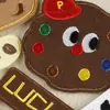 Ventas Directas de Fábrica Galletas de Chocolate Originales de Dibujos Animados Letras Inglesas Accesorios Decorativos DIY para Ropa Pegatinas de Tela para Planchar