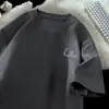 Llegada Nueva Verano 2025 Camiseta Holgada de Manga Corta para Hombre Estilo Hong Kong Algodón Puro Marca de Moda Estampado de Coche Cuello Redondo Hombro Mangas de Media Longitud