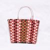 Venta al por mayor del fabricante Nueva Cesta de Verduras Tejida de Plástico Bolso de Playa para Mujer Bolso Portátil de Primavera y Verano Cesta Portátil para Picnic