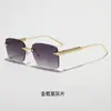 Gafas de Sol Metálicas de Moda Europeas y Americanas Transfronterizas para Mujer, Gafas de Sol de Moda con Patillas de Remaches, con un Toque de Lujo Ligero y de Alta Gama, Gafas de Sol para Hombre para Exportación