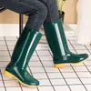 Botas de lluvia impermeables de caña media antideslizantes para mujer, zapatos de agua cálidos con forro de algodón para adulto de caña corta para cocina, zapatos de mujer de moda