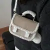 Bolsas de Pelúcia Tendência Nicho Estilo Coreano Outono 2026 Nova Moda Bolsa de Ombro com Corrente Bolsa Quadrada Pequena Retro Simples