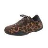 Zapatillas casuales versátiles, talla pequeña, estilo Forrest Gump, zapatos individuales, colección de otoño, con cordones, 2026, estampado de leopardo, con tacón oculto, estilo de entrenamiento alemán, para mujer