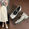 Sapatos Mary Jane Elegantes de Salto Alto Estilo Coreano Francês Fada Outono 2025 Novos Sapatos de Salto Grosso Bico Quadrado Boca Rasa Inspirados em Chanel