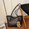 Elegante y versátil bolso de mujer, nuevo bolso tote de gran capacidad para mujer, nuevo estilo de moda 2026, bolso de nicho de lujo ligero