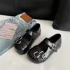 Zapatos de vestir Mary Jane de suela gruesa para mujer, nuevo estilo otoño 2026, retro francés, hebilla de cuero, zapatos pequeños de cuero negros de punta redonda