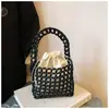 Bolsa tejida a mano de venta caliente transfronteriza bolsa hecha a mano con cuentas de madera bolsa de mano de nicho de alta gama retro bolsa cuadrada pequeña cubo