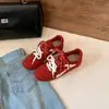 En Stock Piel de Vaca Completa ~ 5cm Aumento de Altura Suela Gruesa Zapatos de Entrenamiento Alemanes Zapatos de Mujer Primavera 2026 Retro Casual Zapatillas Forrest Gump
