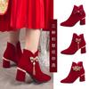 A fusão perfeita entre o clássico e a tendência, mostrando a elegância feminina! Botas de camurça de inverno de salto grosso