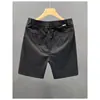 Versátiles shorts casuales blancos para hombres y mujeres, pantalones de cinco puntos finos de verano, pantalones rectos modernos para hombre para uso en exteriores