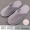 Pantuflas desechables de algodón y lino con base antideslizante para hotel Artículos de tocador desechables para hotel Personalización de pantuflas desechables para casa de huéspedes