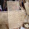 Cesta de bambú tejida para aventar decoración de agujero hexagonal productos de bambú hechos a mano para jardín de infantes cesta redonda para aventar decoración de fachada de lugar escénico de granja