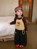 Ropa infantil japonesa y coreana 026 otoño nuevo estilo camiseta de manga larga de dibujos animados con tirantes para niñas, con capas y accesorios, jeans elegantes para niños pequeños