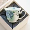 Taza de té de cerámica hecha en fábrica con mariposa blanca y bordado azul, Exquisita taza personal para beber con asa, Taza pequeña