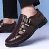 [Couro bovino genuíno] verão masculino novo masculino oco casual respirável couro meia-idade pai buraco sapatos