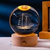 Luminária de Mesa Bola de Cristal 3D Internamente Esculpida Luminosa com Base de Madeira Sólida Ornamento Literário Presente Criativo de Aniversário para Casais e Colegas de Classe