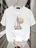Camiseta Estampada Simples de Veleiro Pintada à Mão, Estilo Náutico Artístico, Casual de Manga Curta, Preto e Branco, Corte Solto, Gola Redonda