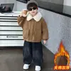Chaqueta acolchada de invierno para niños con cuello de pelo estilo coreano, chaqueta casual fresca y moderna para niños pequeños y niños pequeños, top de invierno