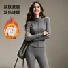 Chaqueta de yoga cropped suave y cálida con forro polar que ciñe la cintura, pantalones de tiburón ajustados de cintura alta que controlan el abdomen y levantan las caderas, conjunto de yoga para mujer