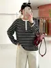 Top de Punto Rayado con Cuello Henry Colección Otoño 2026 Tallas Grandes Casual Relajado Camisa Básica Media Botonadura 25216