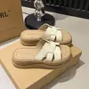 Sandalias tejidas de suela gruesa para mujer, nuevo estilo de hada 2026, cómodas y ligeras, de una tira, para la playa