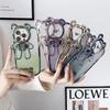 Adecuado para Iphone16Pro Carcasa de Teléfono con Brillo Electrochapado Apple 14 Soporte de Oso de la Suerte 15 Cordón de Dibujos Animados 8 Carcasa Blanda