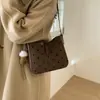 Bolso Cubo Retro para Mujer 2026 Primavera Nuevo Estilo Bolso de Hombro Único Cruzado Versátil Bolso de Viaje a la Oficina Mochila de Doble Cara con Estampado de Moda