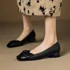 2026 Novos Sapatos de Camélia Estilo Francês de Solado Baixo e Macio, Sapatos Quadrados Versáteis da Moda Retro para o Trabalho que São Confortáveis