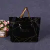 Bolsa de Tote de Plástico con Patrón de Líneas, Bolsa de Empaque Gruesa para Centro Comercial de Ropa, Bolsa de Empaque de PE con Logo Impreso, Gran Capacidad