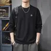Camiseta de manga larga bordada de alta gama de 250 g para hombre, top moderno estilo americano de otoño, camiseta básica informal holgada de cuello redondo
