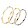 Anillo de acero inoxidable para mujer, versátil, no se decolora, estilo ins para chicas, anillo liso, extremadamente delgado, anillo de acero de titanio 18K, joyería, joyería al por mayor
