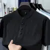Camiseta masculina fina de seda gelada, novo estilo chinês, manga curta, gola alta pequena abotoada para o verão, versátil, sensação refrescante, vestuário masculino